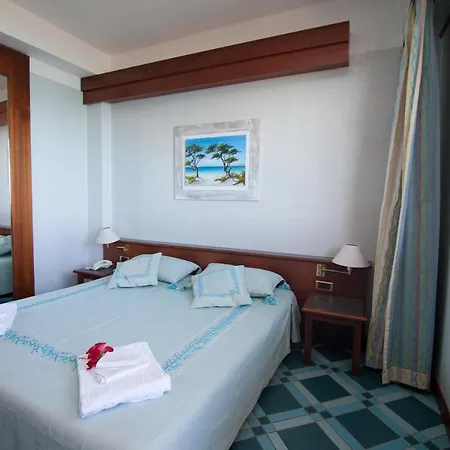 Club Esse Roccaruja Hotel 4*