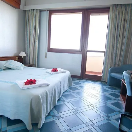 Club Esse Roccaruja 4* Стинтино