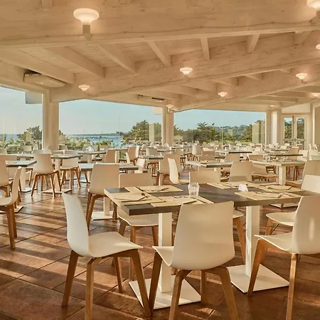 ホテル Club Esse Roccaruja 4*