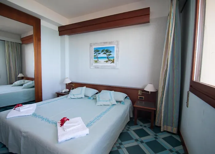 Club Esse Roccaruja ホテル 4*