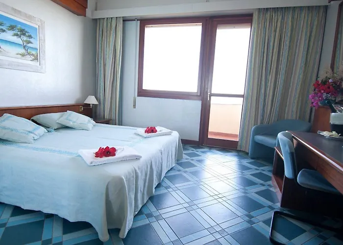 Club Esse Roccaruja 4* スティンティーノ